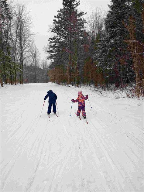 chlidren cross country skiing